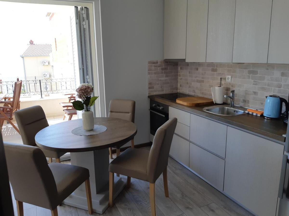Apartment Lizzi. トロギール エクステリア 写真