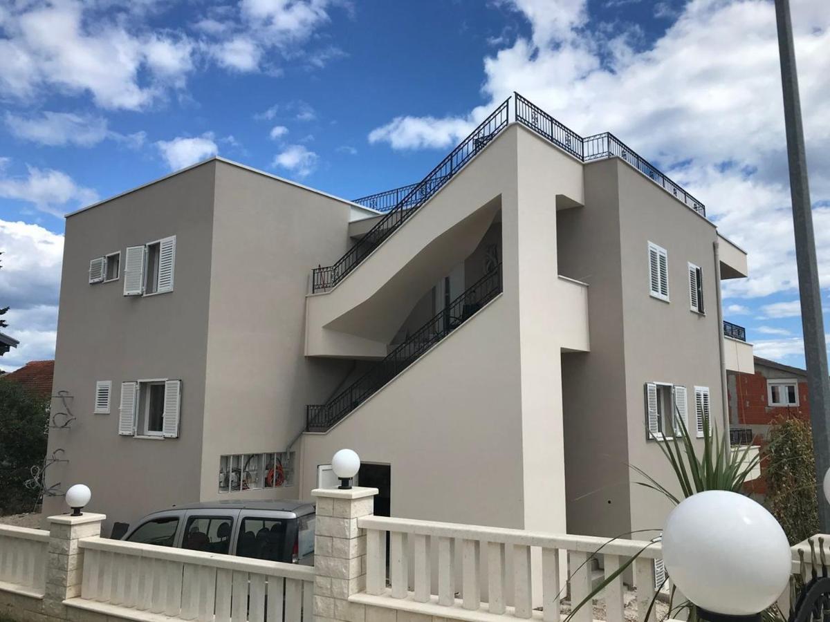 Apartment Lizzi. トロギール エクステリア 写真